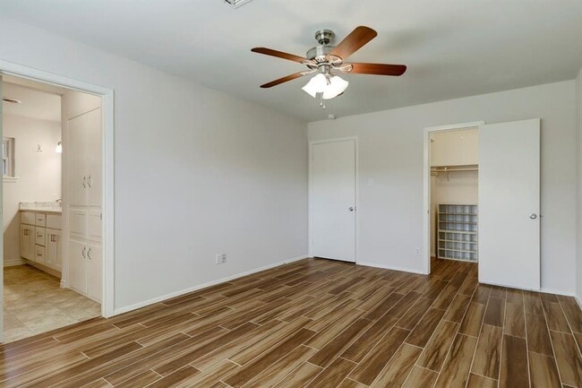 Building Photo - 10403 Raritan Dr