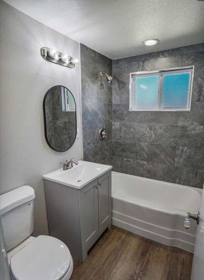 Building Photo - Newly updated 4 bedroom Home