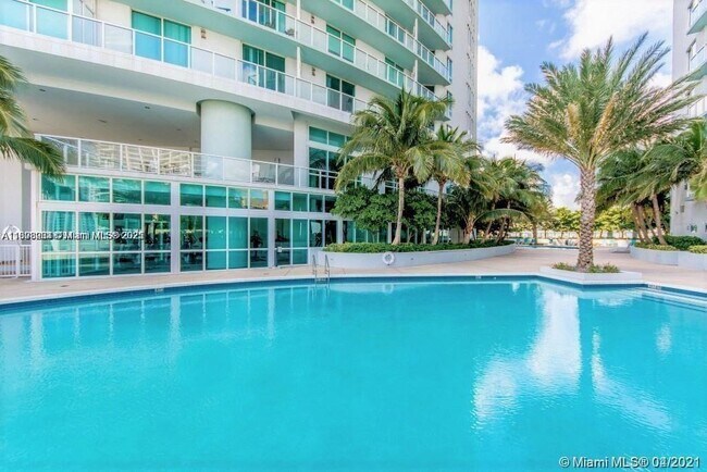 Building Photo - 1900 N Bayshore Dr