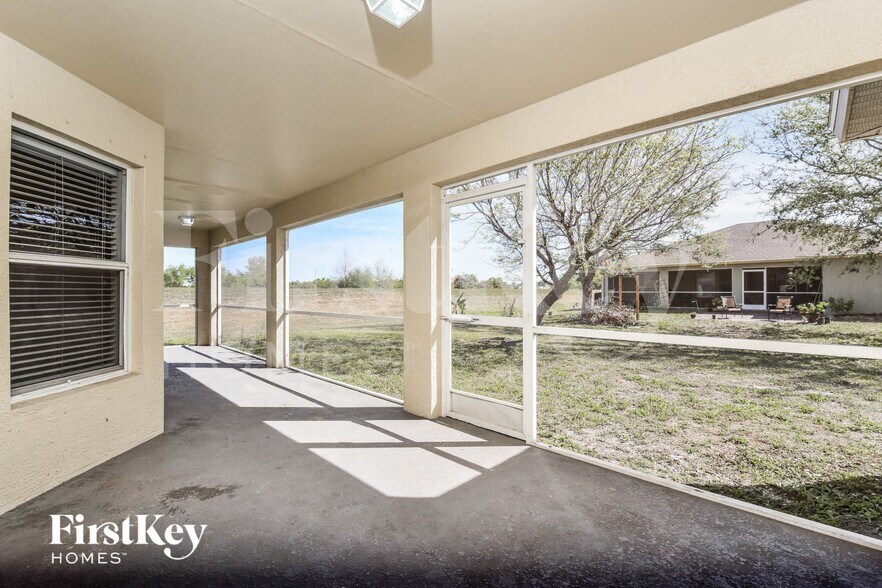 Building Photo - 2547 SW 3rd Pl