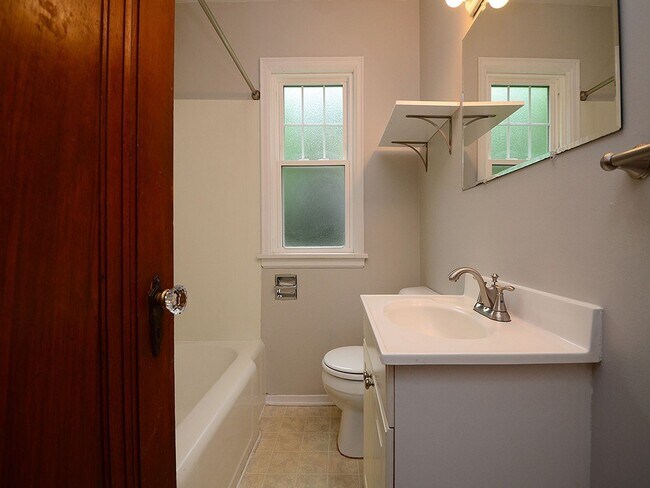 Building Photo - 2108 S 46th St