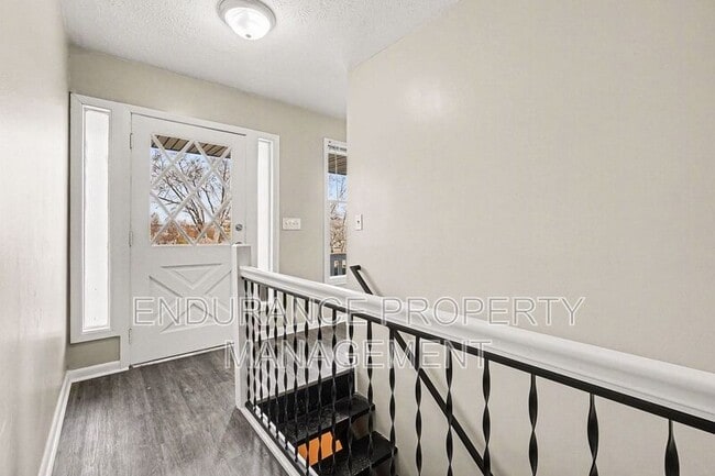 Building Photo - 334 Hyde Park Dr