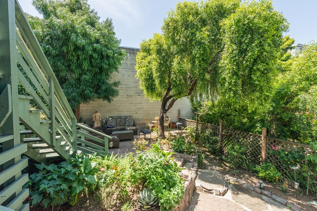 Building Photo - 344a Utah St