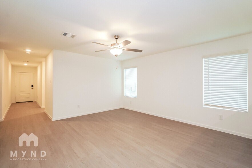 Building Photo - 2640 Mistwood Dr