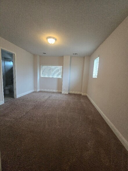 Building Photo - 10464 Dakota River