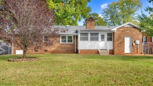 Building Photo - 3803 Derbyshire Dr