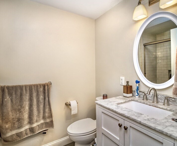 Building Photo - 22 Woodward St