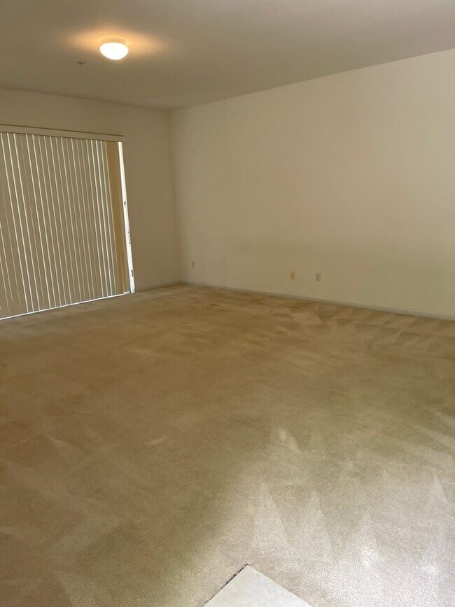 Building Photo - Fabulous 3/2.5 Townhouse located in The Vistas at Stonebridge Commons