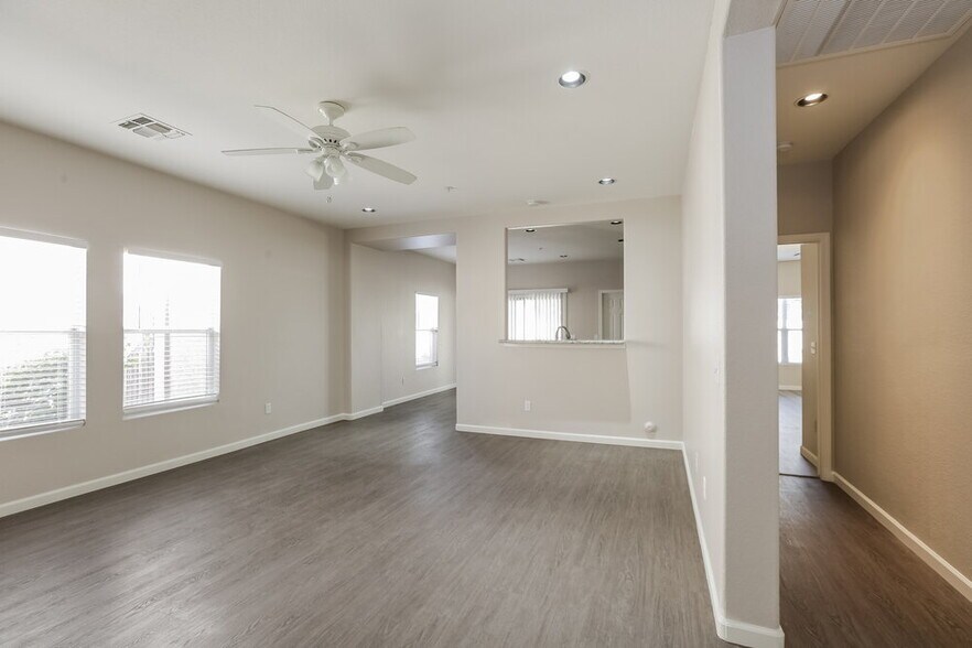 Building Photo - 11209 N 89th Way
