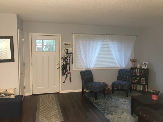 Building Photo - 2131 Cedar Ln