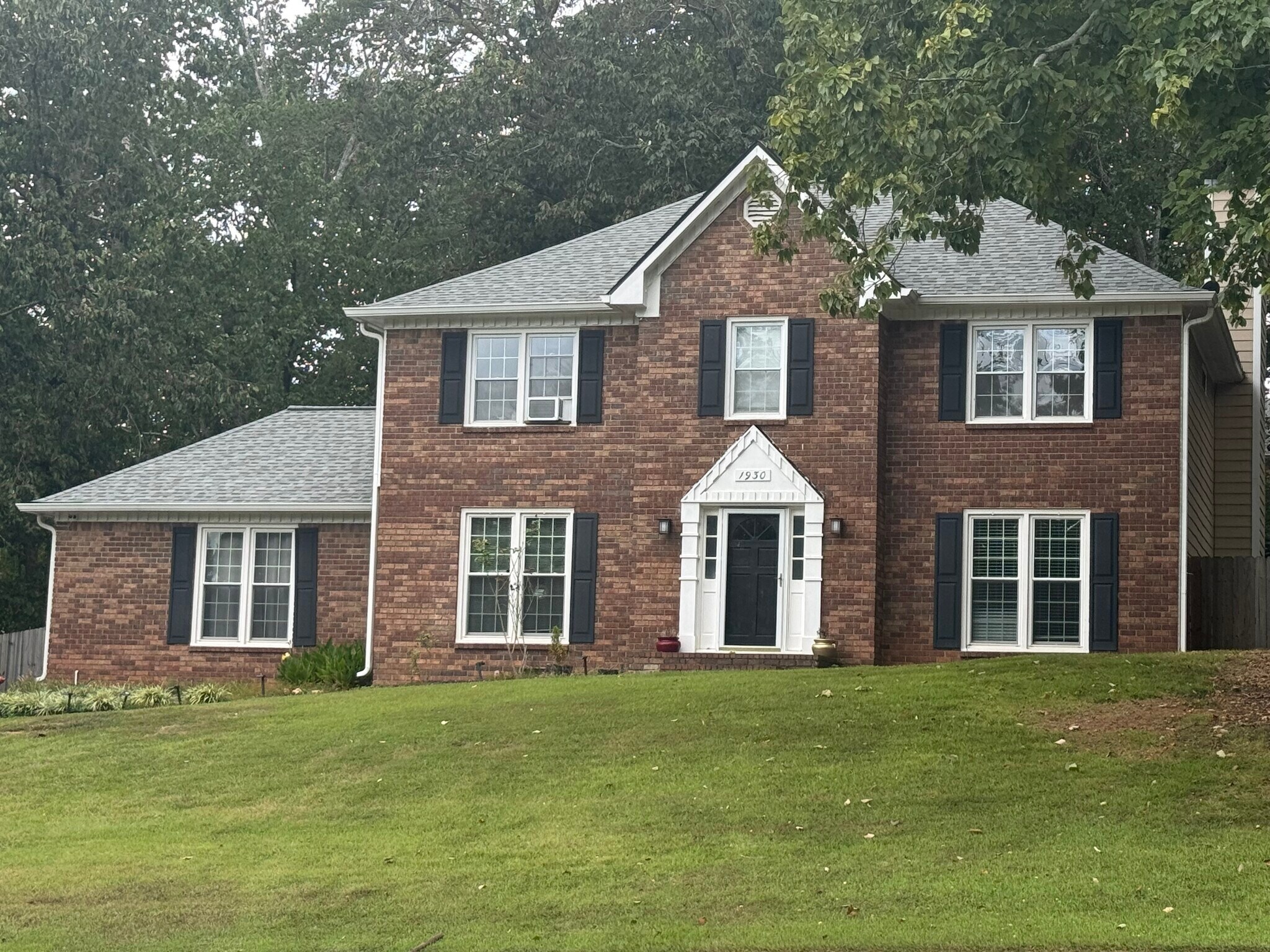 Building Photo - 1930 Oak Ridge Ct