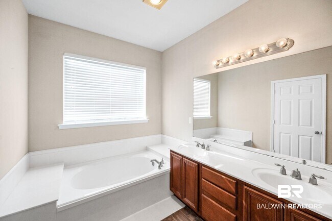 Building Photo - 3216 Bellingrath Dr