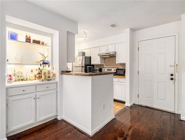 Building Photo - 3307 Pine Heights Dr NE