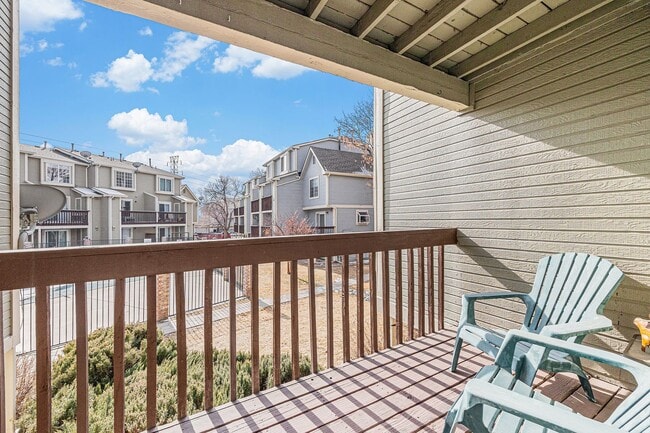 Building Photo - Cozy 2-bed townhome w/ laundry and communi...