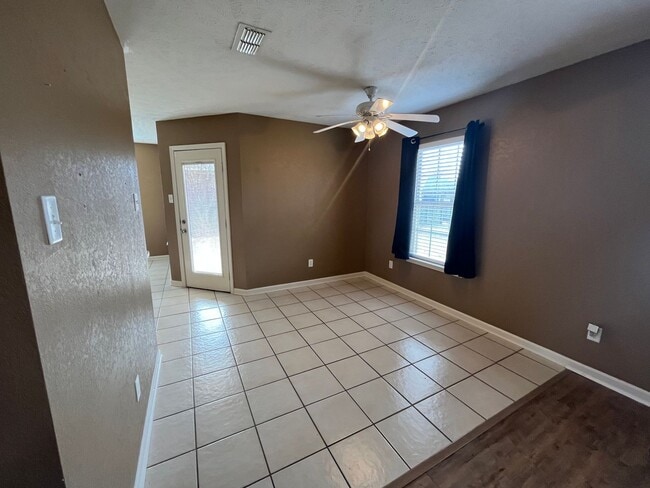 Building Photo - Cabot Rental!