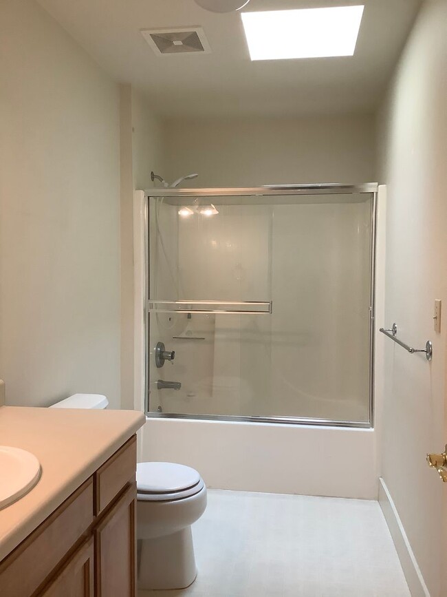 Building Photo - 545 A St
