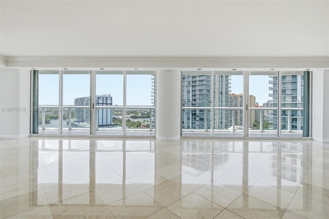 Building Photo - 16500 Collins Ave