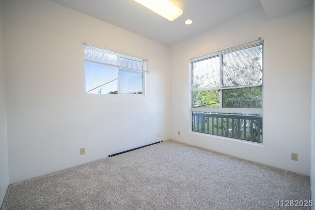 Building Photo - $3650.00 | 4bd/1.5ba Duplex in Pacific Palisades Pearl City