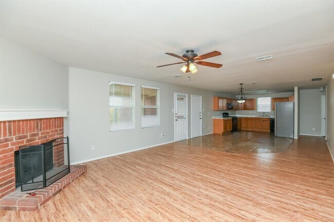 Building Photo - 1000 Bumble Bee Dr