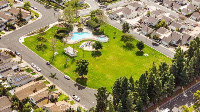 Building Photo - 10 Alderbrook