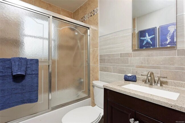 Building Photo - Charming 3-Bedroom Oasis with Expansive Yard and Driveway!