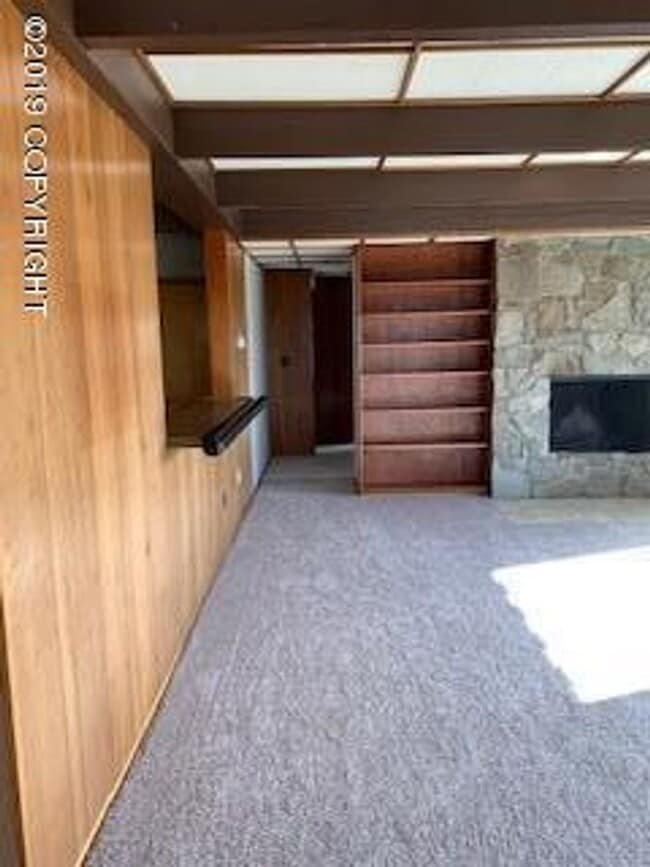 Building Photo - Quiet home in South Anchorage with Views