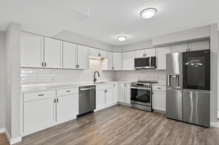 Building Photo - 7220 York Ave S