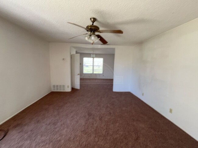 Building Photo - 805 North Dr