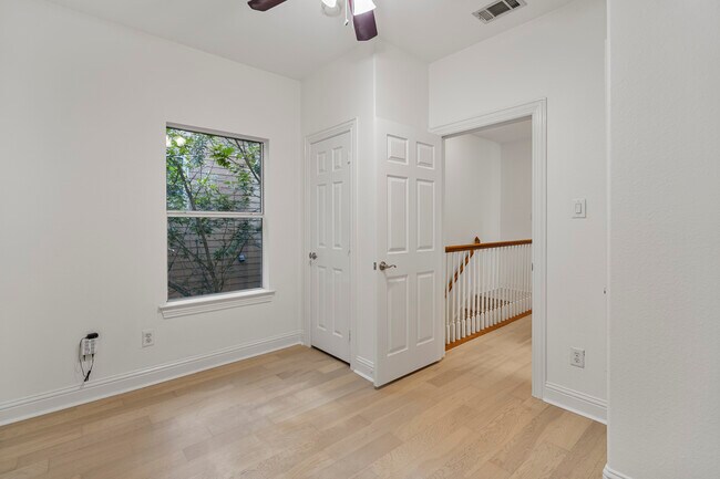 Building Photo - 5617 Lindell Ave