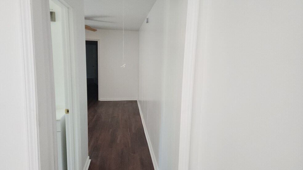 Ceiling fans in each room - 735 Lees Ln