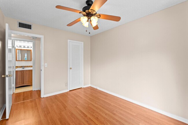 Building Photo - 54 Newport Ct