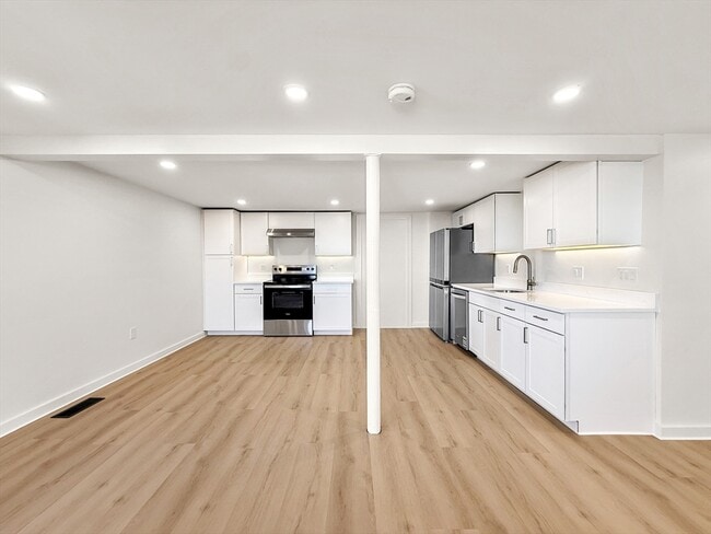 Building Photo - 204 Endicott Ave