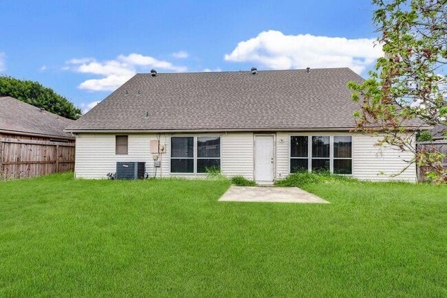 Building Photo - 2107 Collingsfield Dr