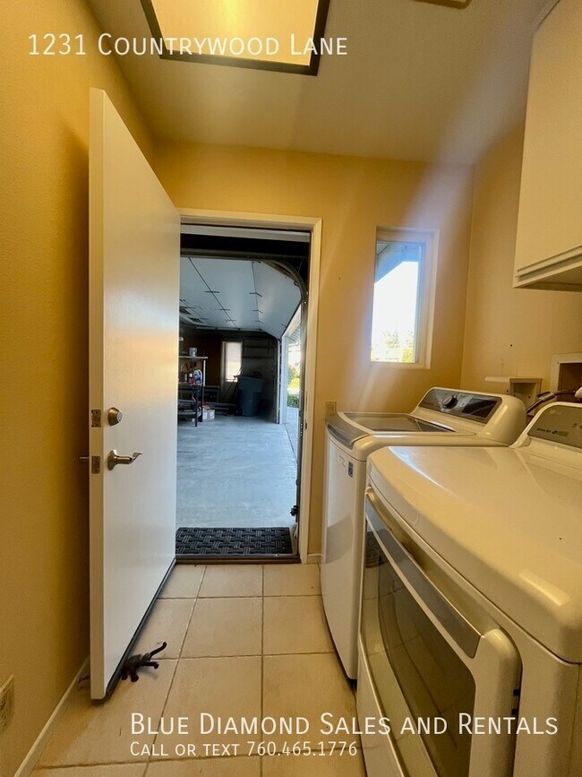 Building Photo - 1231 Countrywood Ln