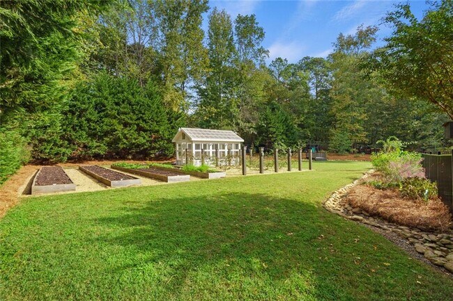 Building Photo - 390 Hembree Rd