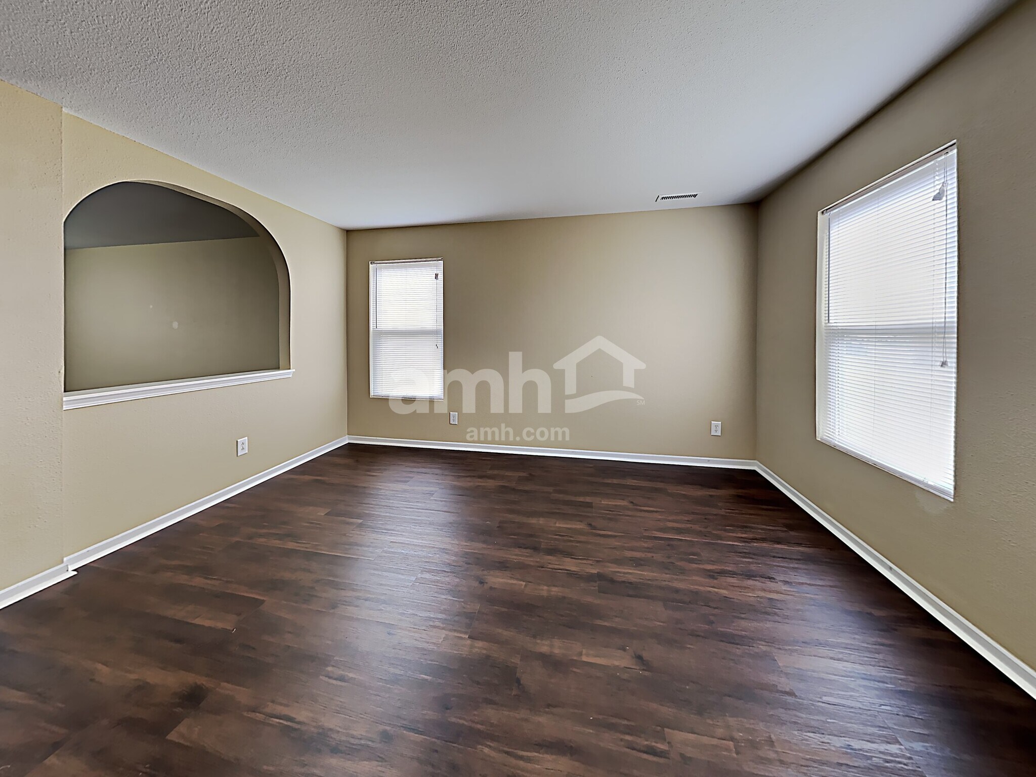 Building Photo - 502 Bourneside Dr