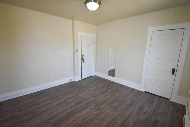 Building Photo - RAPLU155