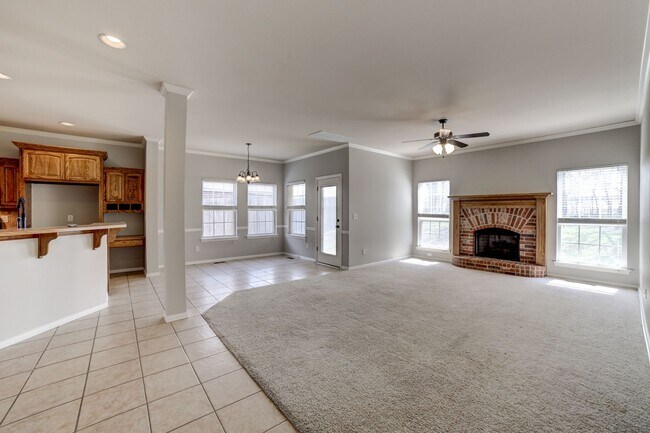 Building Photo - 5 Bed | 2.5 Baths | Broken Arrow
