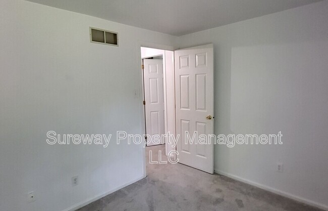 Building Photo - 329 Catch Penny Ln