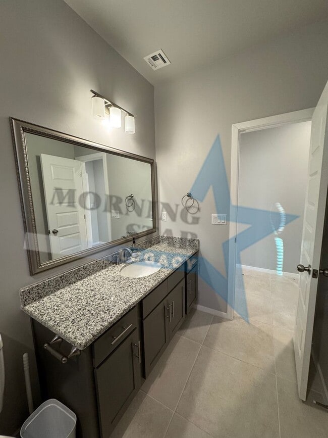 Building Photo - Newer home in desirable Metro area!