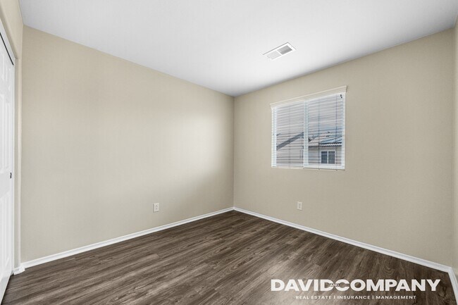 Building Photo - 1105 N Yucca Ave
