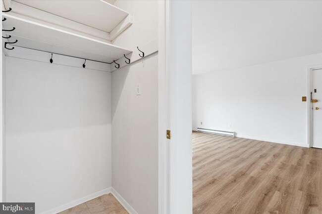 Building Photo - 141 N Fillmore Ave