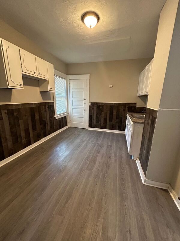 Building Photo - 8016 Medina Ave