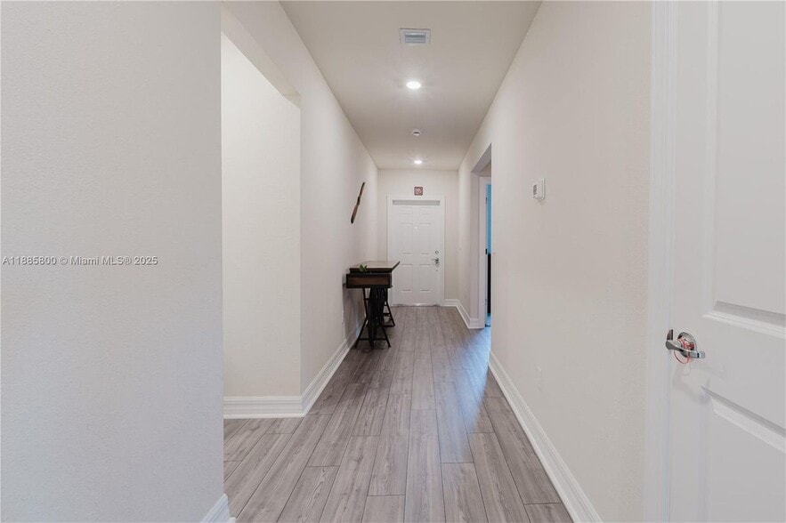 Building Photo - 3001 Hibiscus Ave