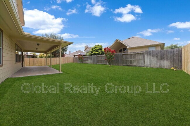 Building Photo - 2118 Pecan Haven