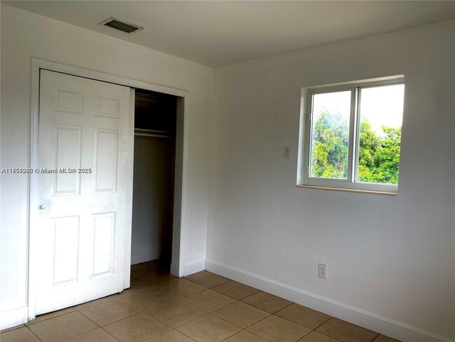 Building Photo - 931 SW 29th Ave