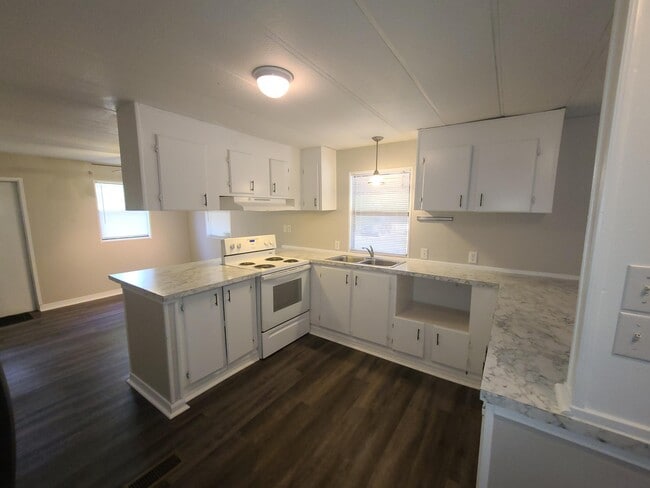 Building Photo - 8405 Verano St