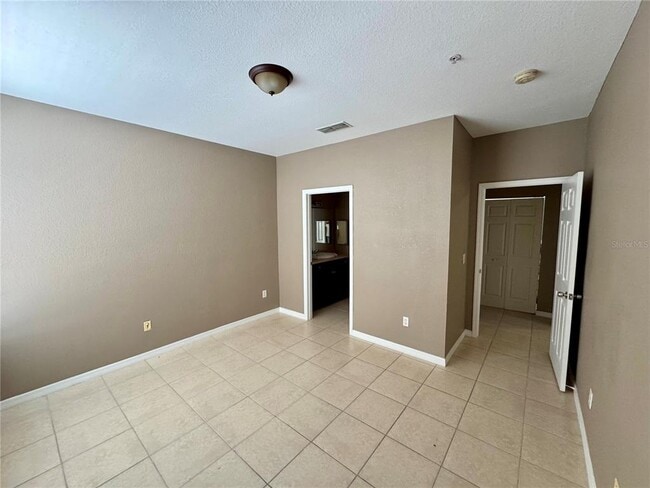 Building Photo - 9061 Lee Vista Blvd