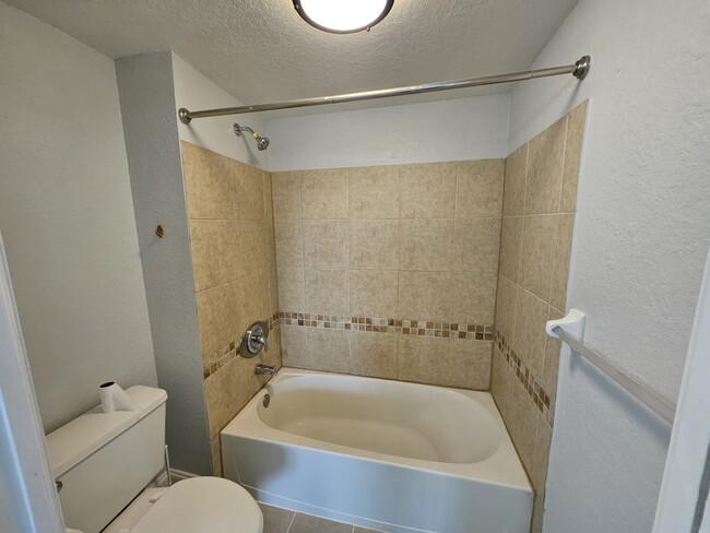 Building Photo - 14036 Fairway Island Dr