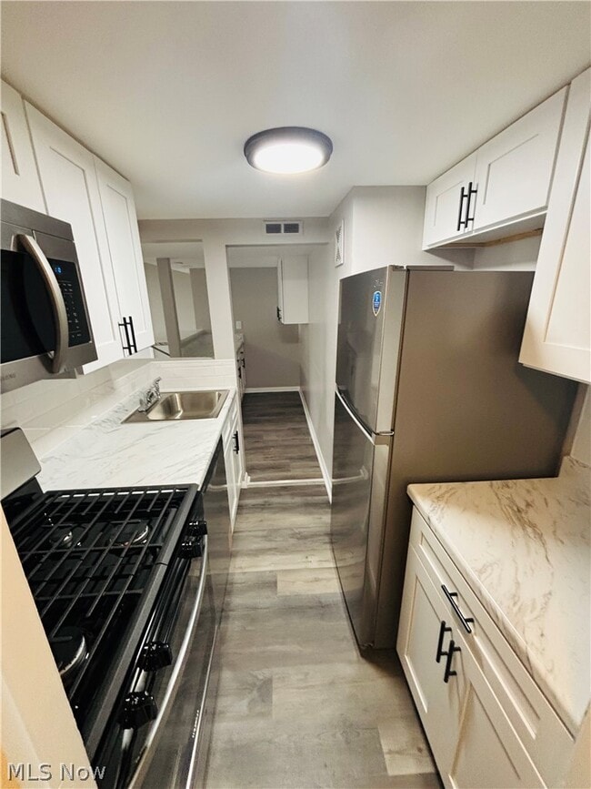 Building Photo - 21045 Southbend Cir